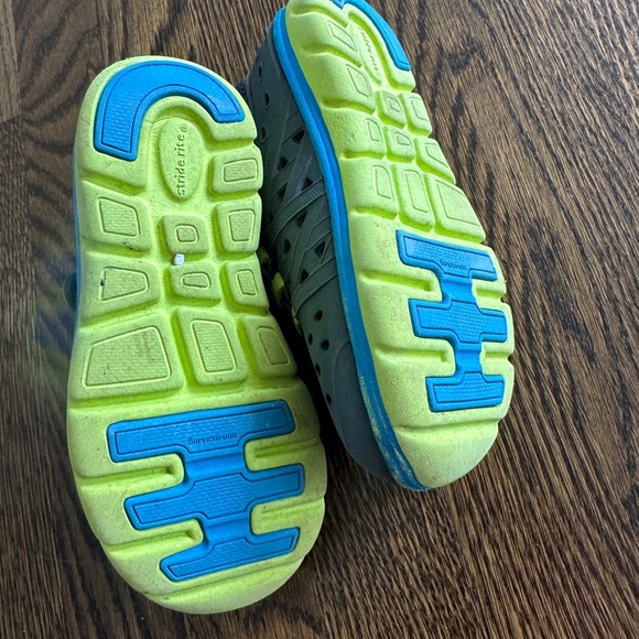 Stride Rite water sneaker - Picture 2 of 3